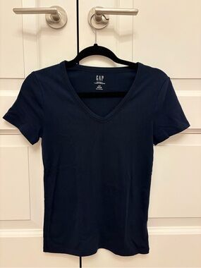 GAP Women's Navy V-Neck Short Sleeve Tee